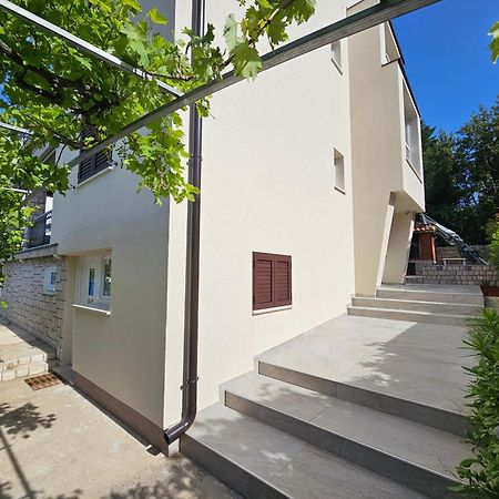 קרק Vila Beleca Krk - Apartments Rest & Sea מראה חיצוני תמונה