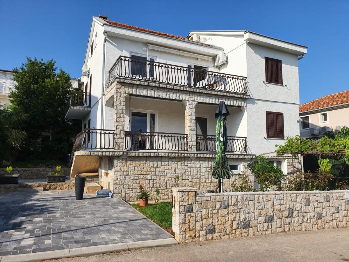 קרק Vila Beleca Krk - Apartments Rest & Sea מראה חיצוני תמונה