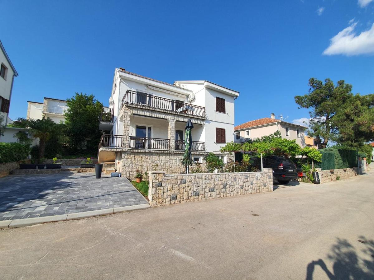 קרק Vila Beleca Krk - Apartments Rest & Sea מראה חיצוני תמונה